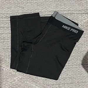 Nike pro capri leggings